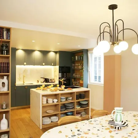 Experience Parisienne En Plein Coeur Du Marais Apartment *